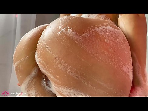 ❤️ Brunette شاور میں شدید orgasm کے لئے وائبریٹر کے ساتھ بلی میں مشت زنی کرتی ہے۔ ☑  ہم پر  ﹏
